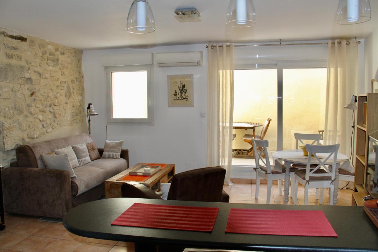 Agreable Maison De Ville Eyragues Buitenkant foto