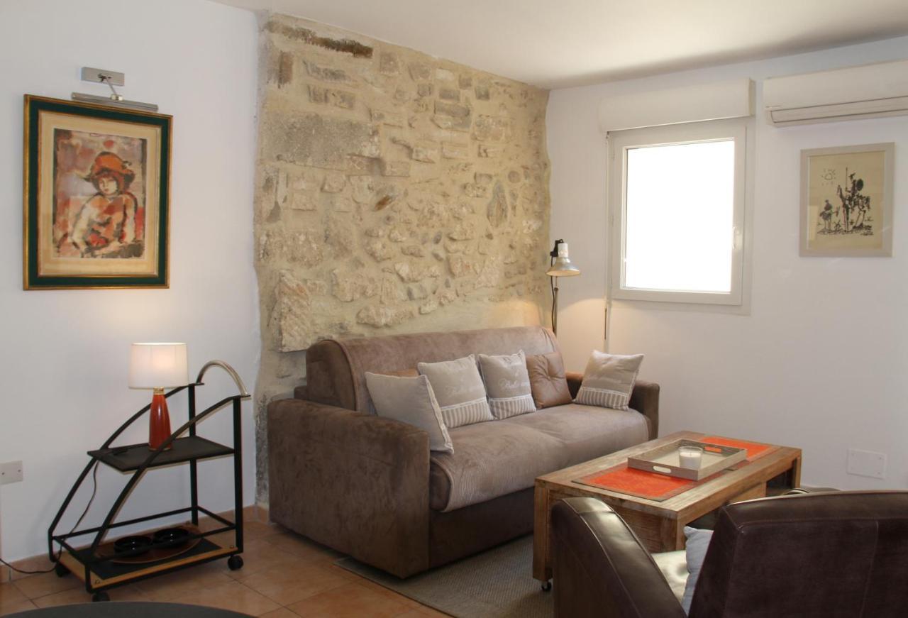 Agreable Maison De Ville Eyragues Buitenkant foto