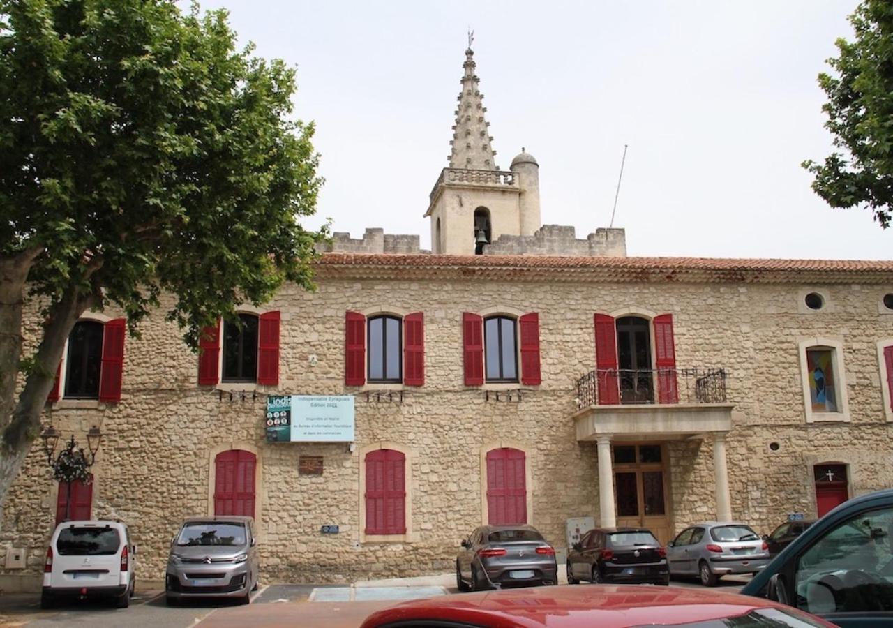 Agreable Maison De Ville Eyragues Buitenkant foto