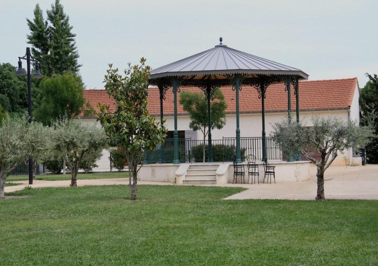 Agreable Maison De Ville Eyragues Buitenkant foto