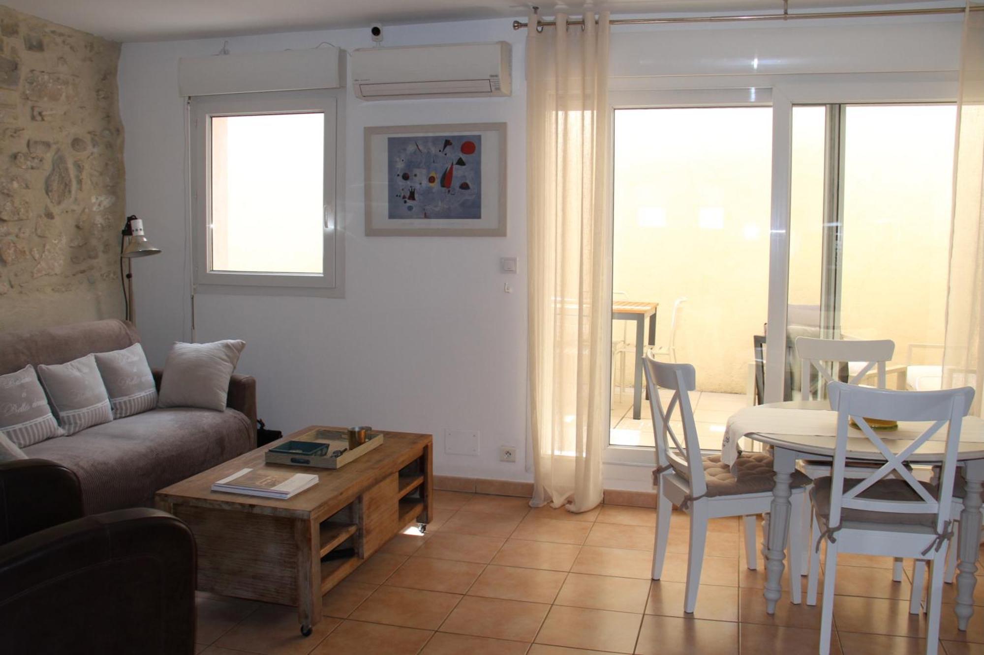 Agreable Maison De Ville Eyragues Buitenkant foto